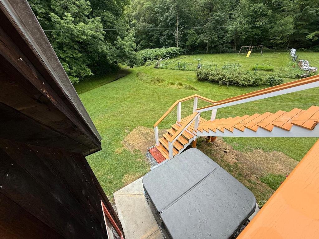 Hot Tub (Jacuzzi) - Photo 3