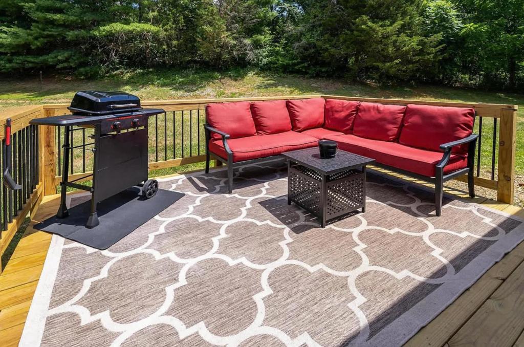 Mountain Cabin w Hot Tub Deck Grill & Fire Pit - Image 6