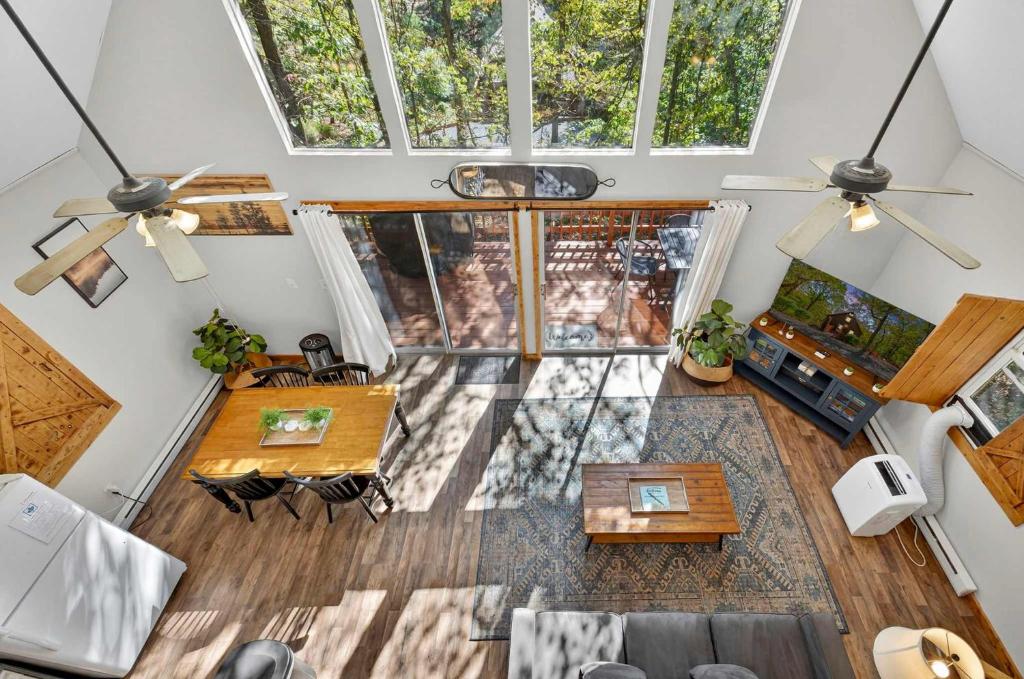 Quiet Loft Chalet near Bryce w Hot Tub & Fire Pit