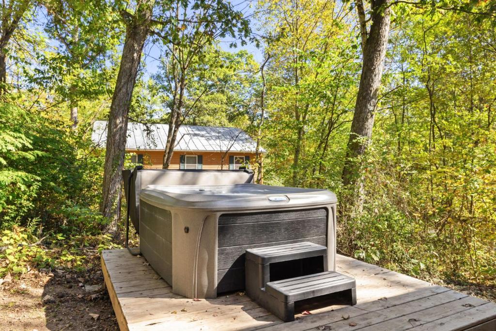 Hot Tub (Jacuzzi) - Photo 5