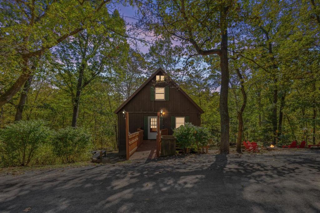 Quiet Loft Chalet near Bryce w Hot Tub & Fire Pit - Image 5