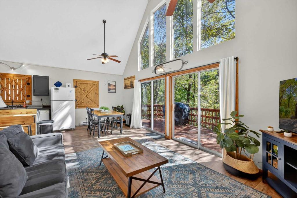 Hot Tub (Jacuzzi) - Photo 2