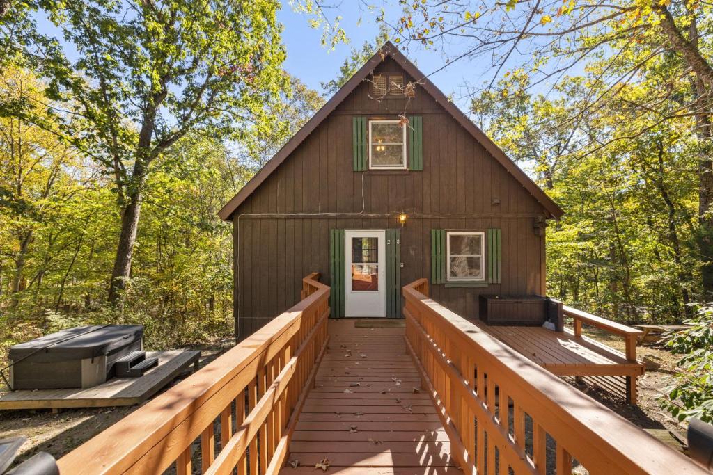 Quiet Loft Chalet near Bryce w Hot Tub & Fire Pit