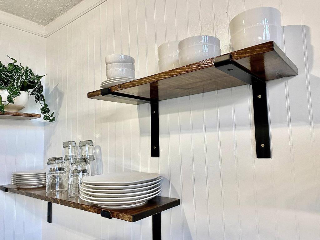 Hot Tub Luxe Retreat • Game Room • Lake • Bryce - Image 5