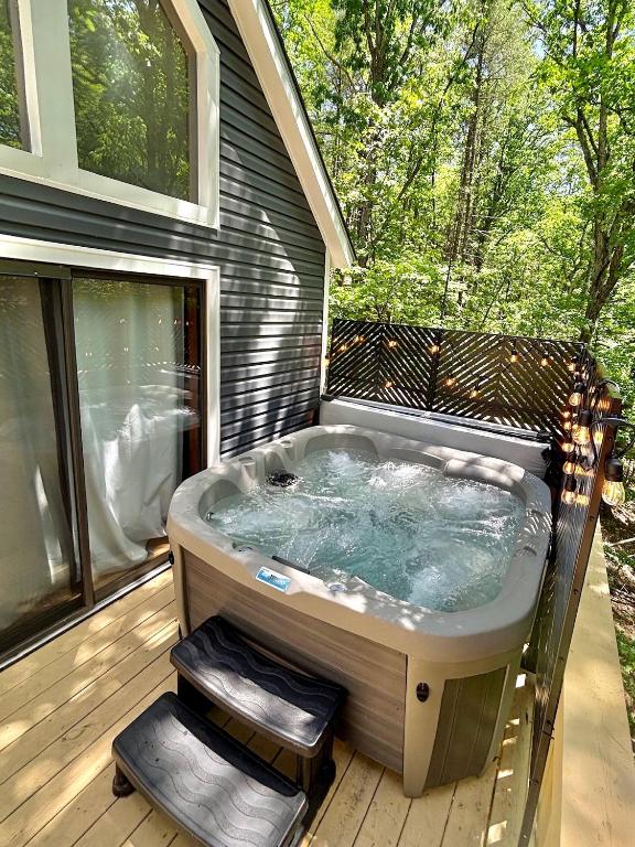 Hot Tub Luxe Retreat • Game Room • Lake • Bryce