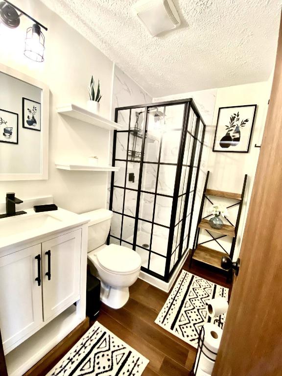 Hot Tub Luxe Retreat • Game Room • Lake • Bryce - Image 4