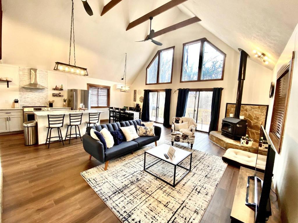 Hot Tub Luxe Retreat • Game Room • Lake • Bryce