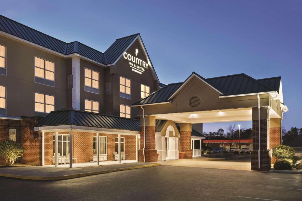 Country Inn & Suites by Radisson, Petersburg, VA - Image 6