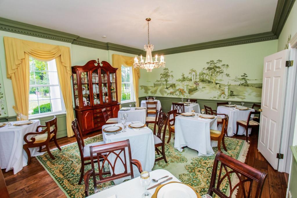 Virginia Cliffe Inn - Image 6