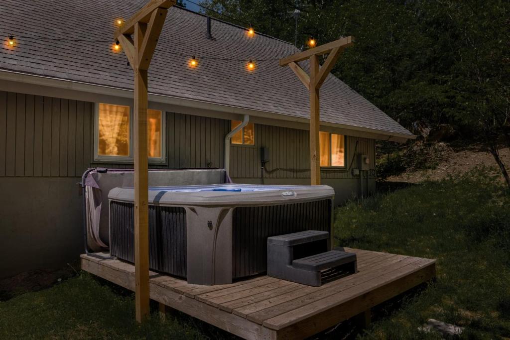 Hot Tub (Jacuzzi) - Photo 6