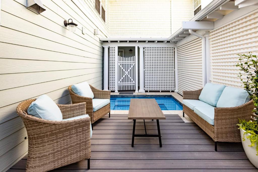 Hot Tub (Jacuzzi) - Photo 2