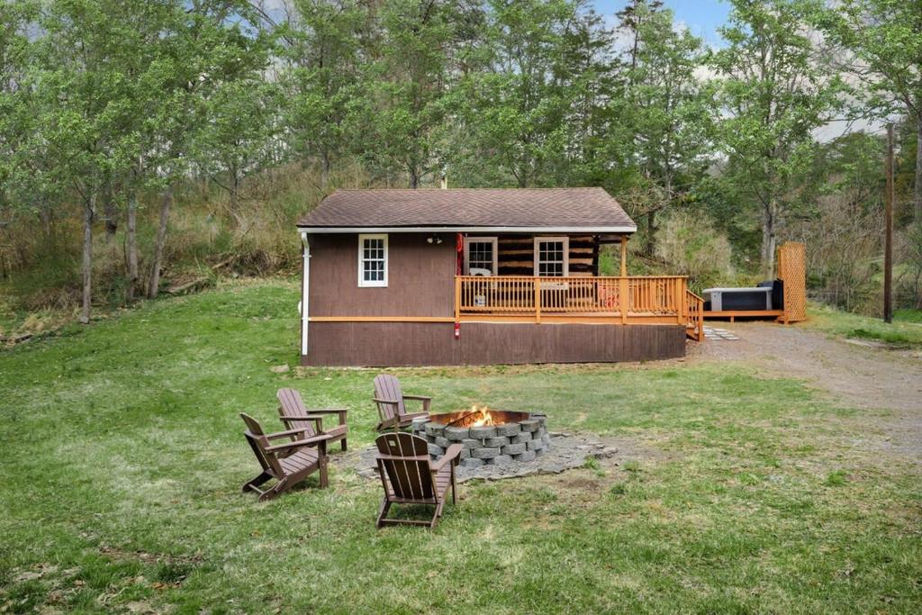 Hot Tub (Jacuzzi) - Photo 2