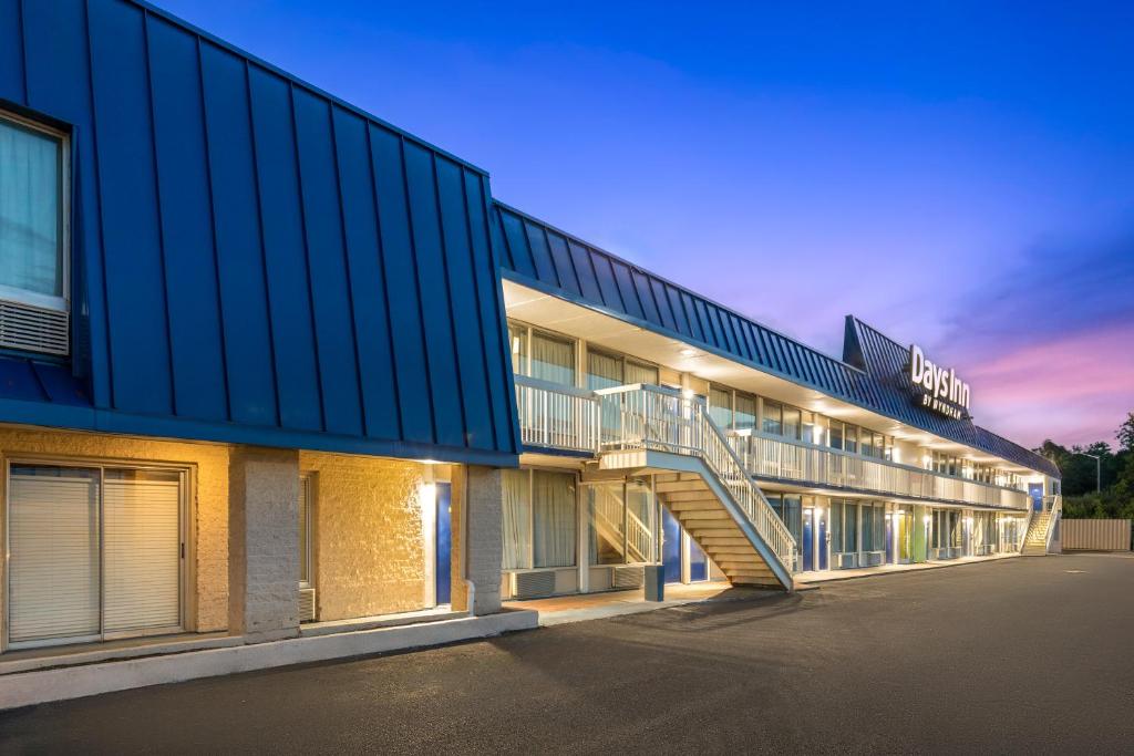 Days Inn by Wyndham Harrisonburg - Image 7