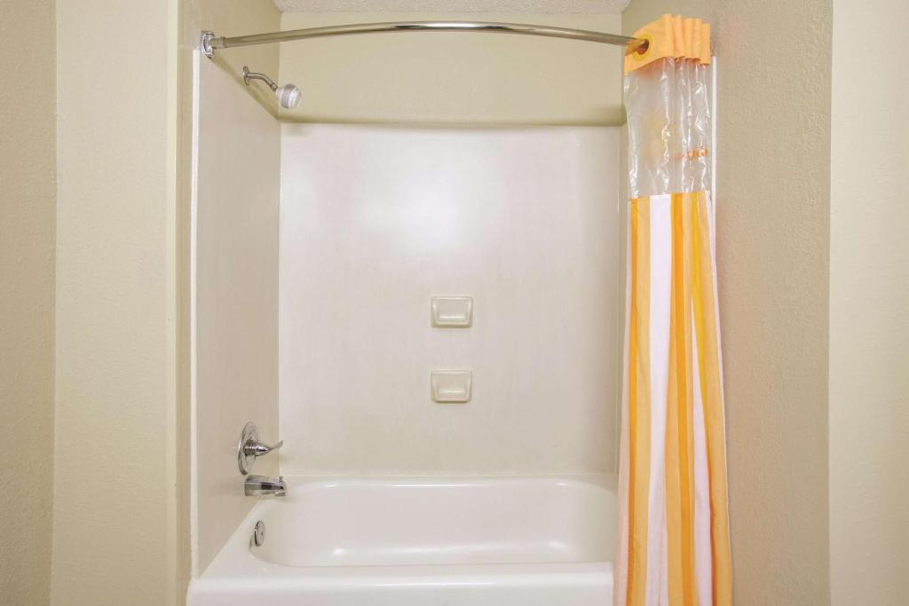 La Quinta Inn by Wyndham Richmond South - Image 8