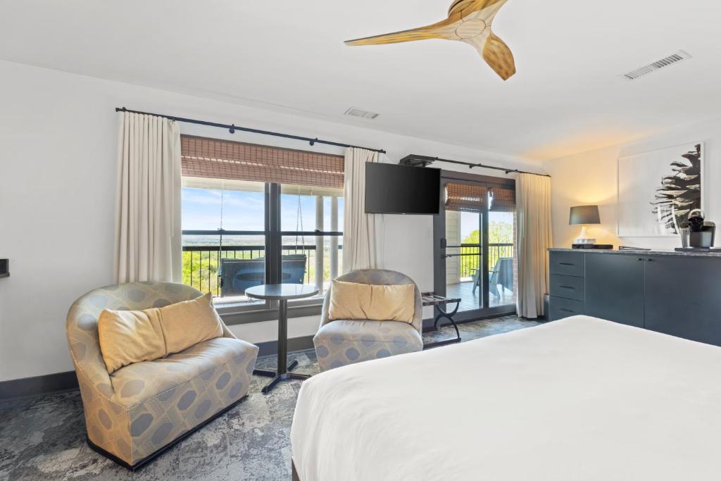 Iris Inn and Cabins - Image 7