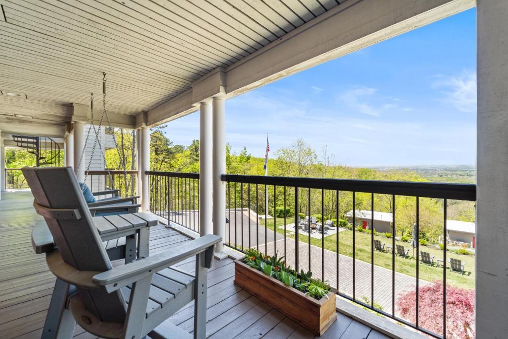 Iris Inn and Cabins - Image 6