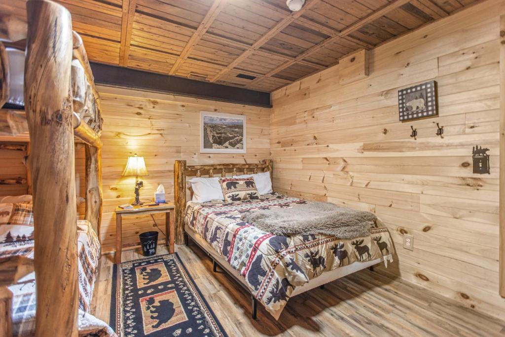 HotTub, Gym, Theater, PetFriendly, 8min to slopes! - Image 8