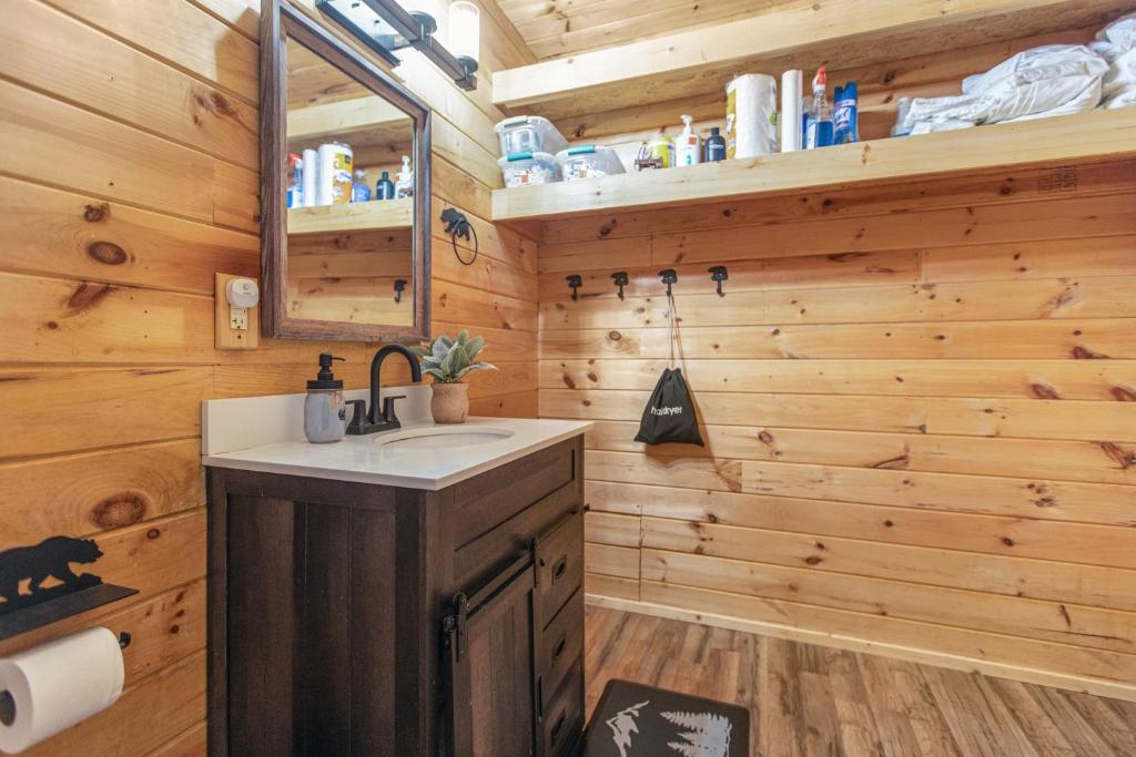 HotTub, Gym, Theater, PetFriendly, 8min to slopes! - Image 7