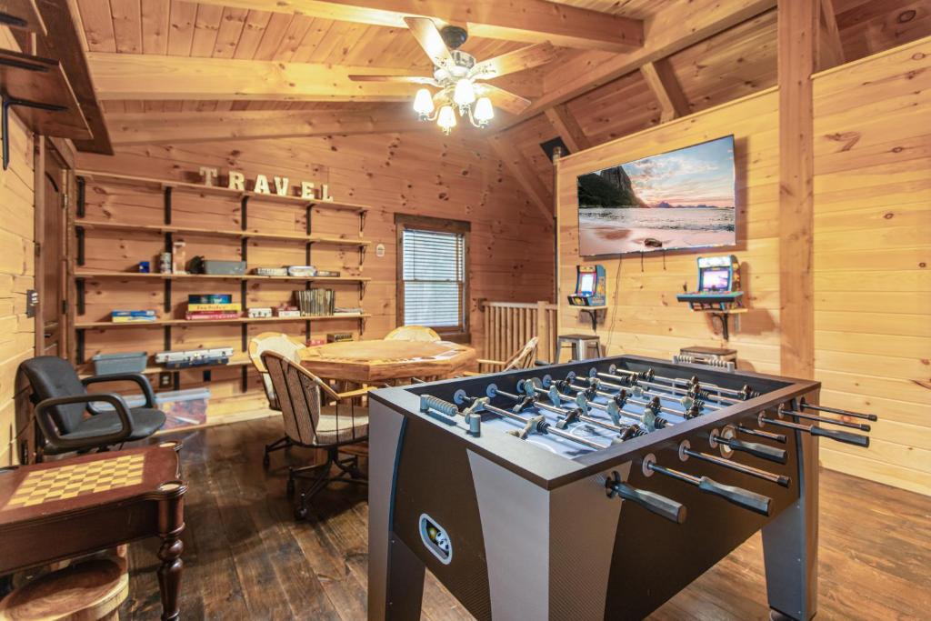 HotTub, Gym, Theater, PetFriendly, 8min to slopes! - Image 4