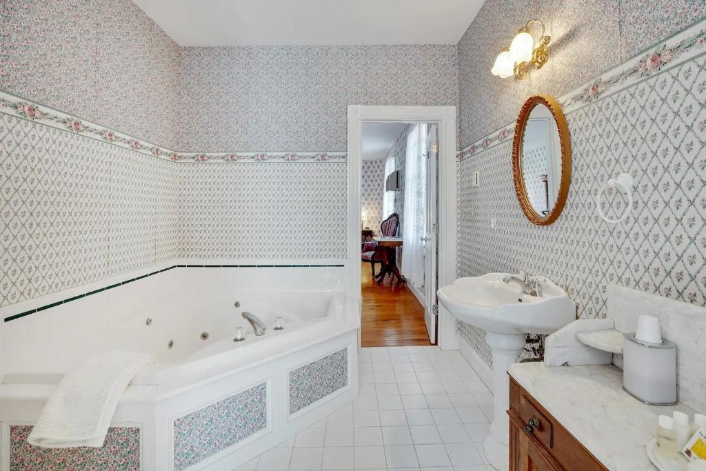 Inn at Poplar Corner B&B on Chincoteague Island