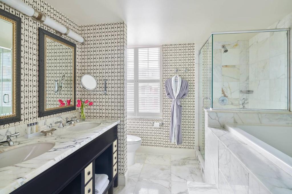 The Alexandrian Old Town Alexandria, Autograph Collection