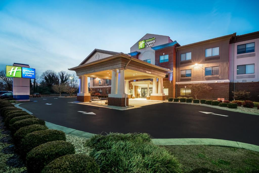 Holiday Inn Express & Suites Rocky Mount Smith Mountain Lake by IHG - Image 7