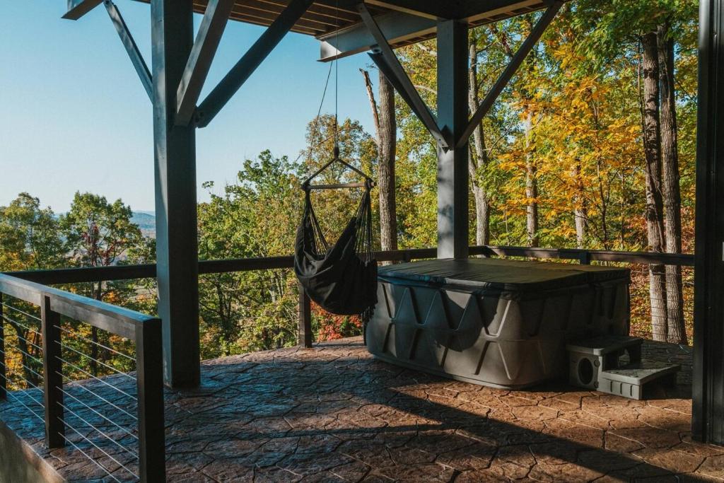 CloudPointe Retreat Treehouse