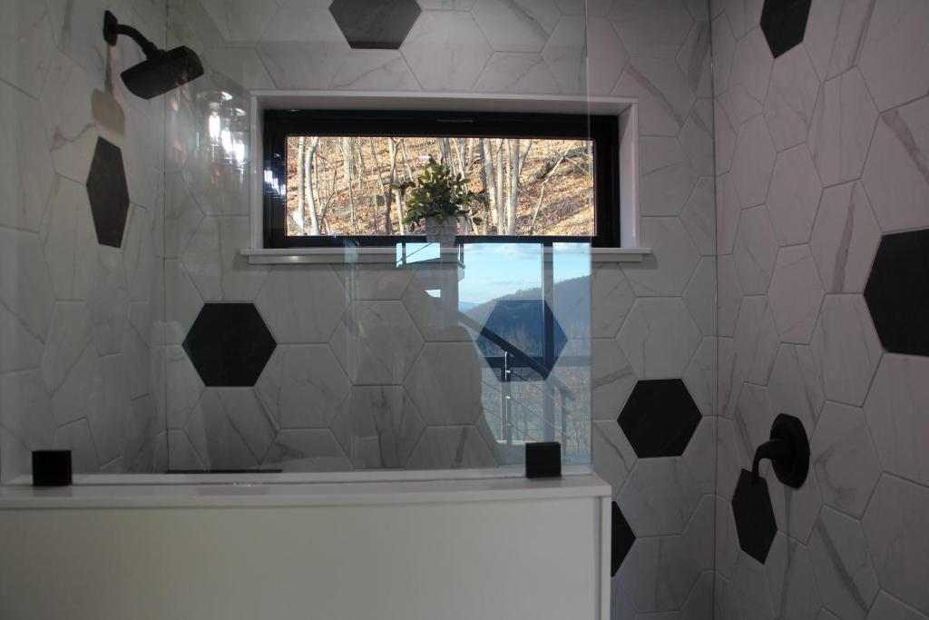 Hot Tub (Jacuzzi) - Photo 2