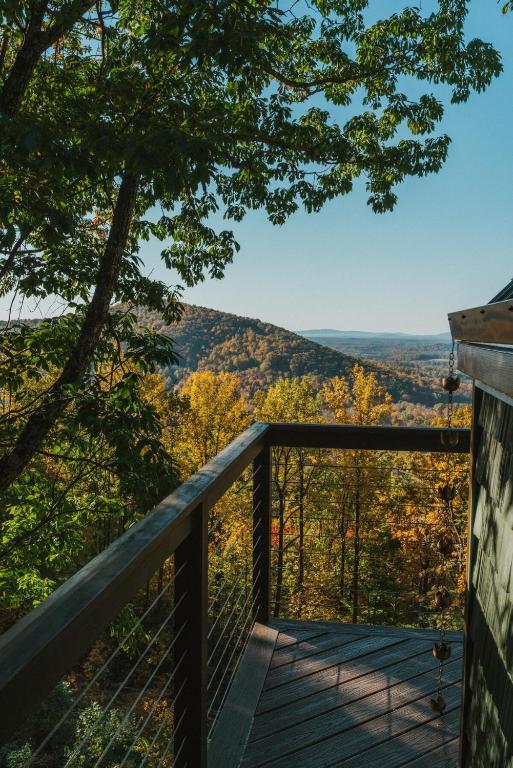 CloudPointe Retreat Treehouse - Image 6