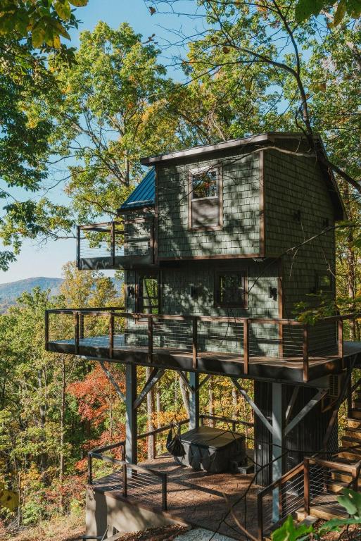 CloudPointe Retreat Treehouse - Image 4