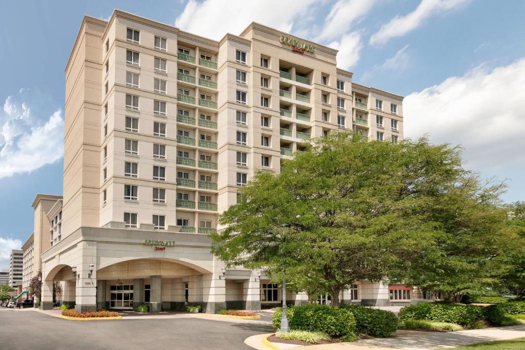 Courtyard by Marriott Tysons McLean - Image 6