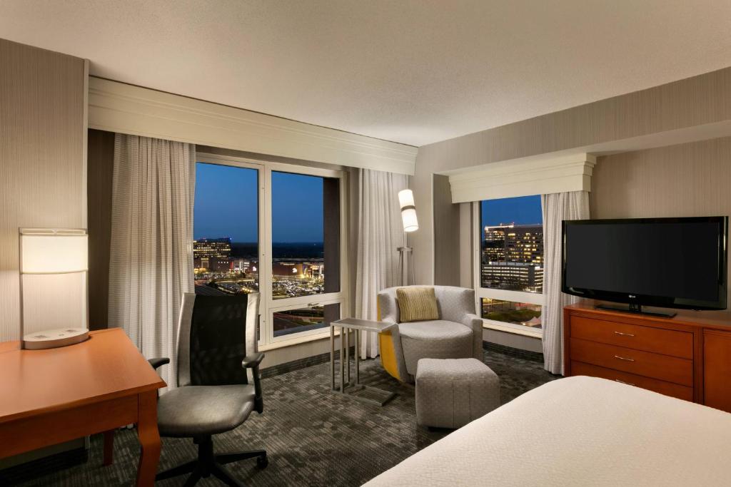 Courtyard by Marriott Tysons McLean - Image 5
