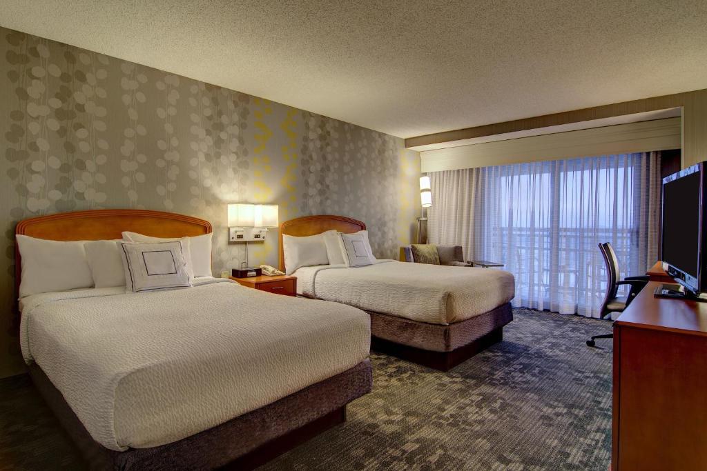 Courtyard by Marriott Tysons McLean - Image 8
