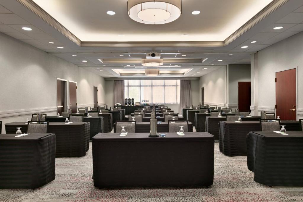 Courtyard by Marriott Tysons McLean - Image 7
