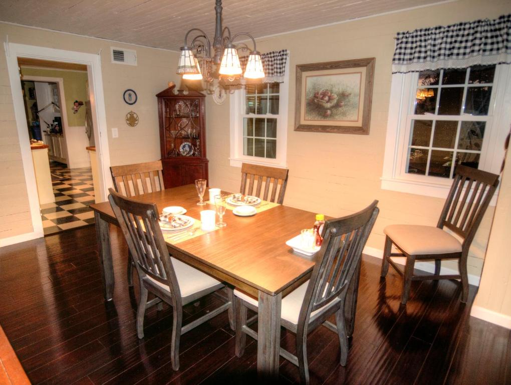 Foster's Bethel Beach Inn - Image 4