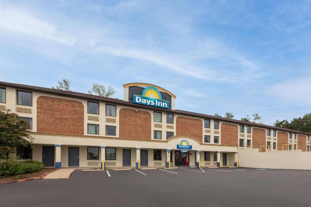 Days Inn by Wyndham Dumfries Quantico - Image 6