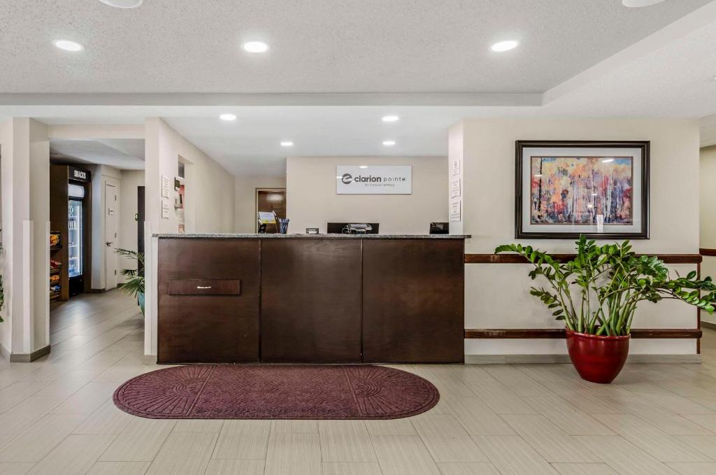 Clarion Pointe Staunton East - Image 7