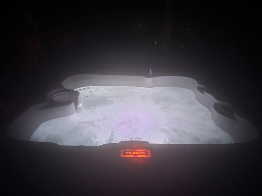Hot Tub (Jacuzzi) - Photo 3