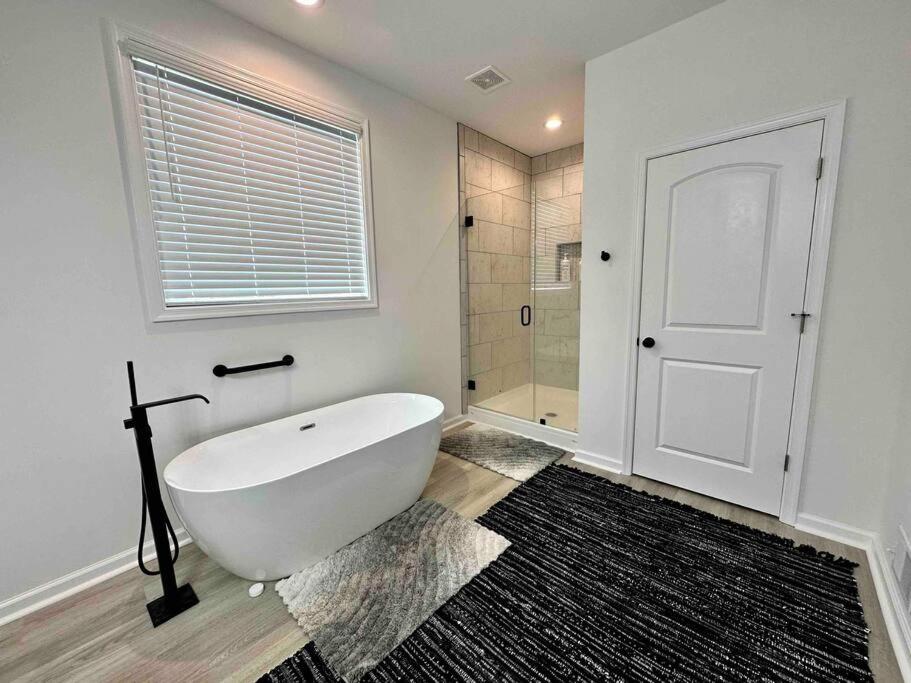 Hot Tub (Jacuzzi) - Photo 2