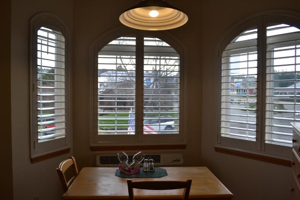 Anaco Bay Inn - Image 4