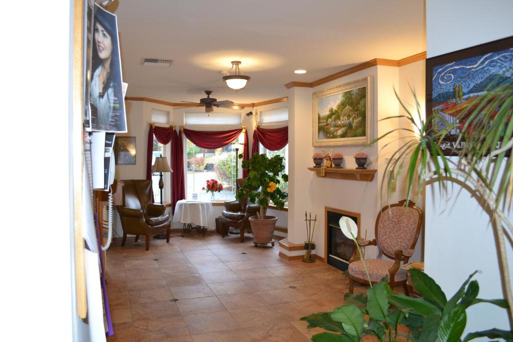 Anaco Bay Inn - Image 5