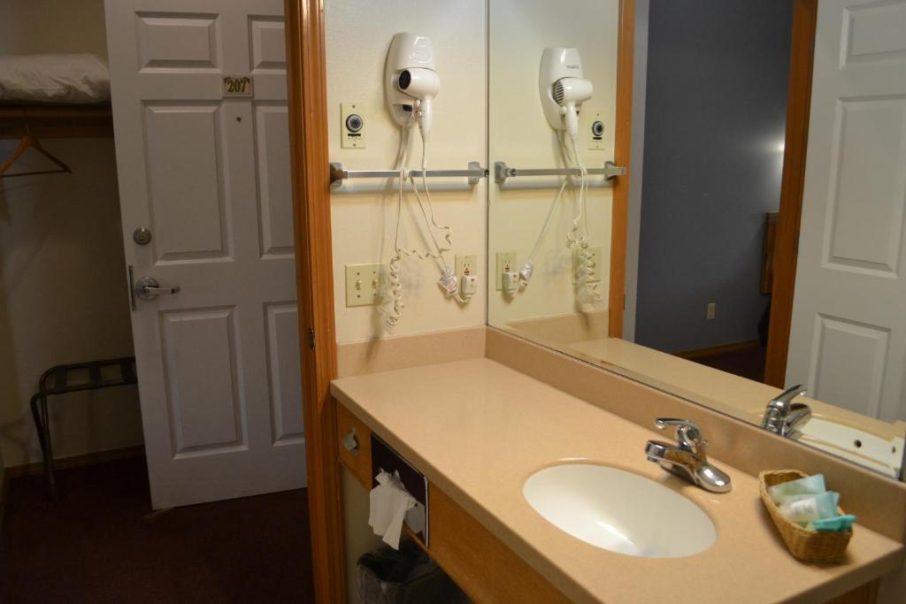 Anaco Bay Inn - Image 8