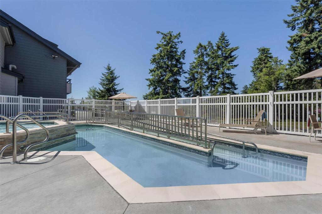 Best Western Plus Oak Harbor Hotel & Conference Center - Image 4