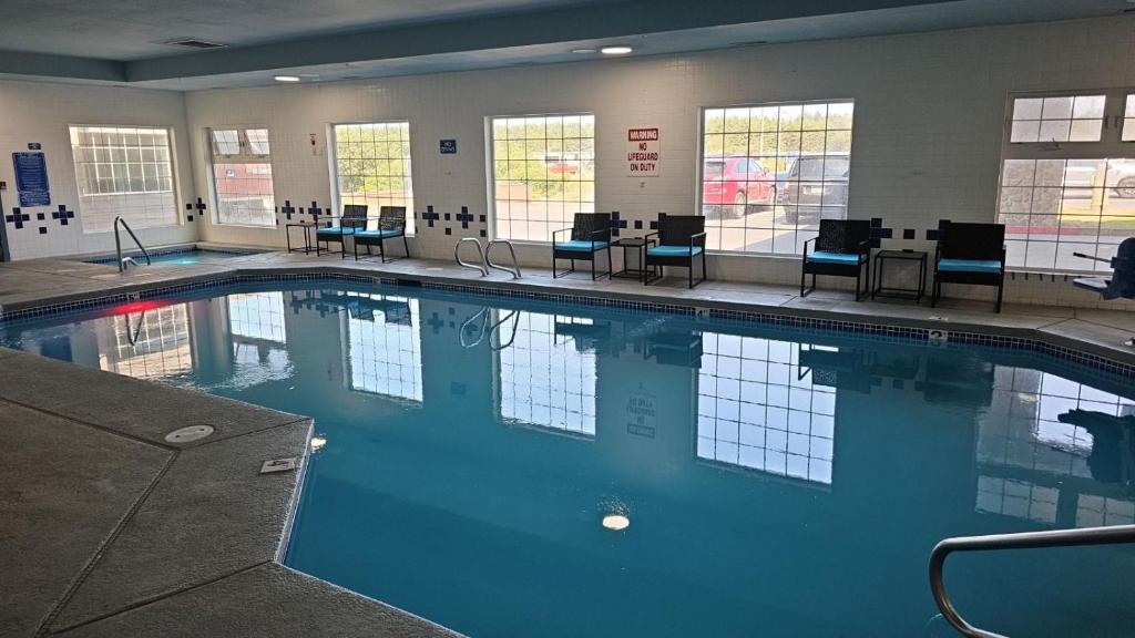 Lighthouse Suites Inn - Image 4