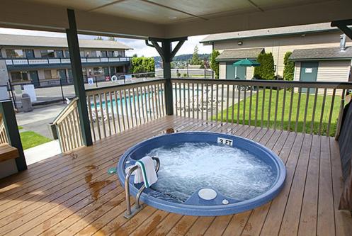 Hot Tub (Jacuzzi) - Photo 2
