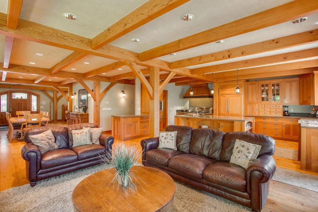 Snowgrass Lodge - River, Mountain Views & Hot tub - Image 8