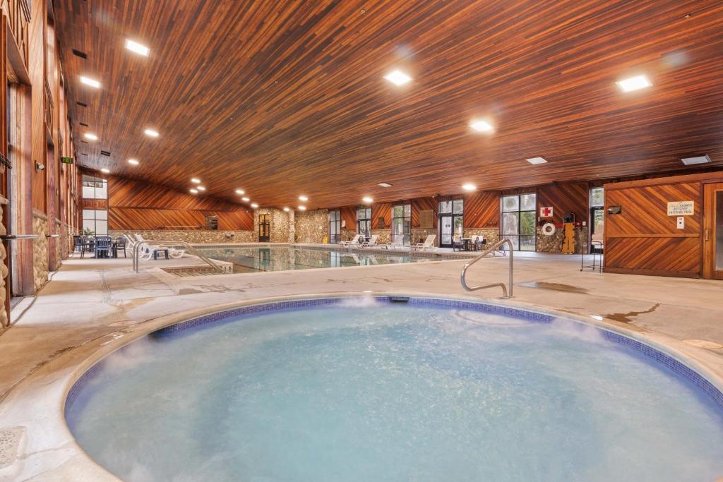 Hot Tub (Jacuzzi) - Photo 3