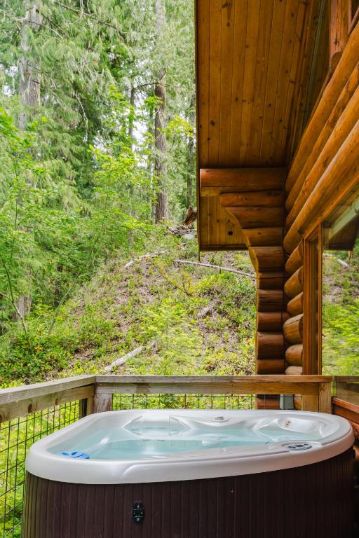 Hot Tub (Jacuzzi) - Photo 2