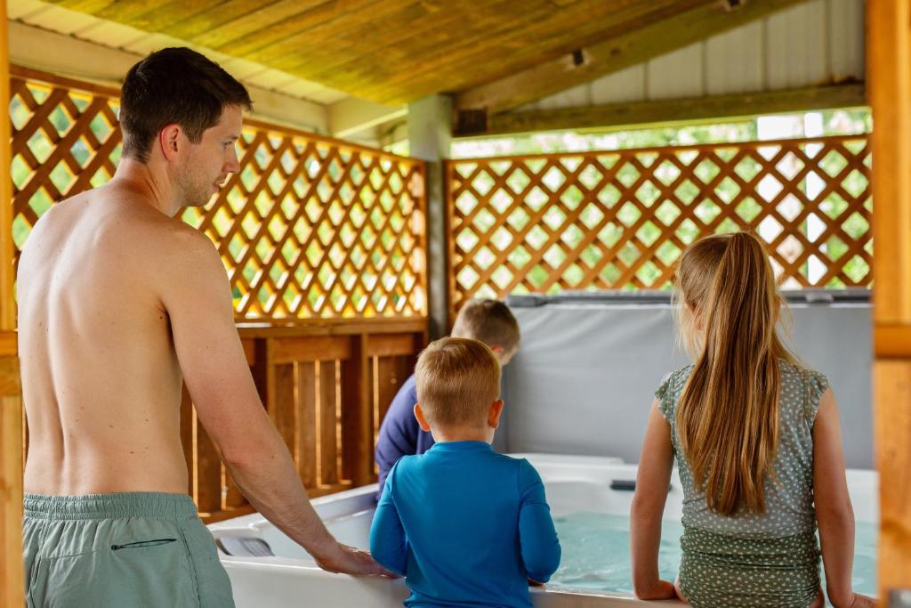 Hot Tub (Jacuzzi) - Photo 4