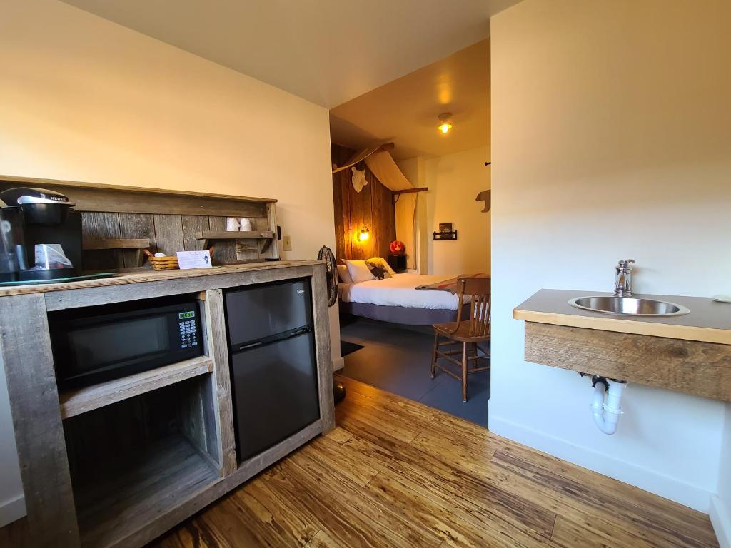 Mrs. Anderson's Lodging - Image 8